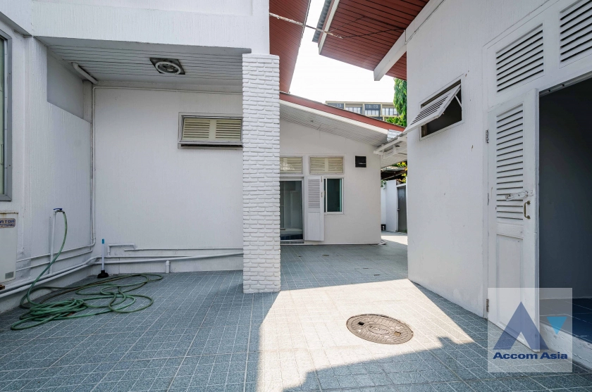 20  2 br House for rent and sale in Ploenchit ,Bangkok BTS Ploenchit AA40144