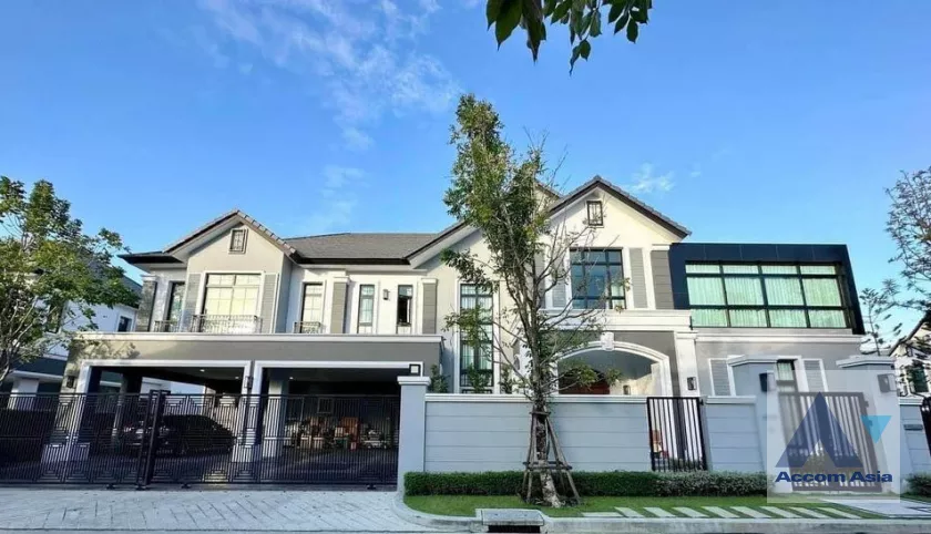  4 Bedrooms  House For Sale in Dusit, Bangkok  (AA40145)