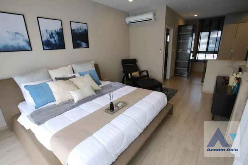 Fully Furnished |  3 Bedrooms  Townhouse For Rent in Pattanakarn, Bangkok  near ARL Ramkhamhaeng (AA40151)