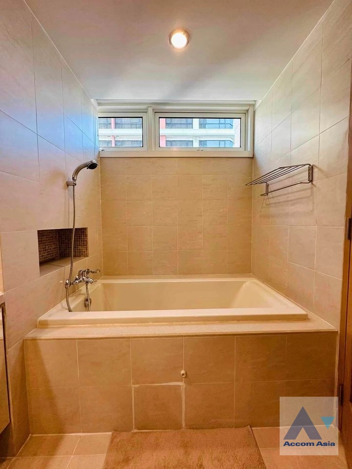 12  3 br Condominium for rent and sale in Silom ,Bangkok BTS Sala Daeng - MRT Silom at Royal Saladaeng AA40154