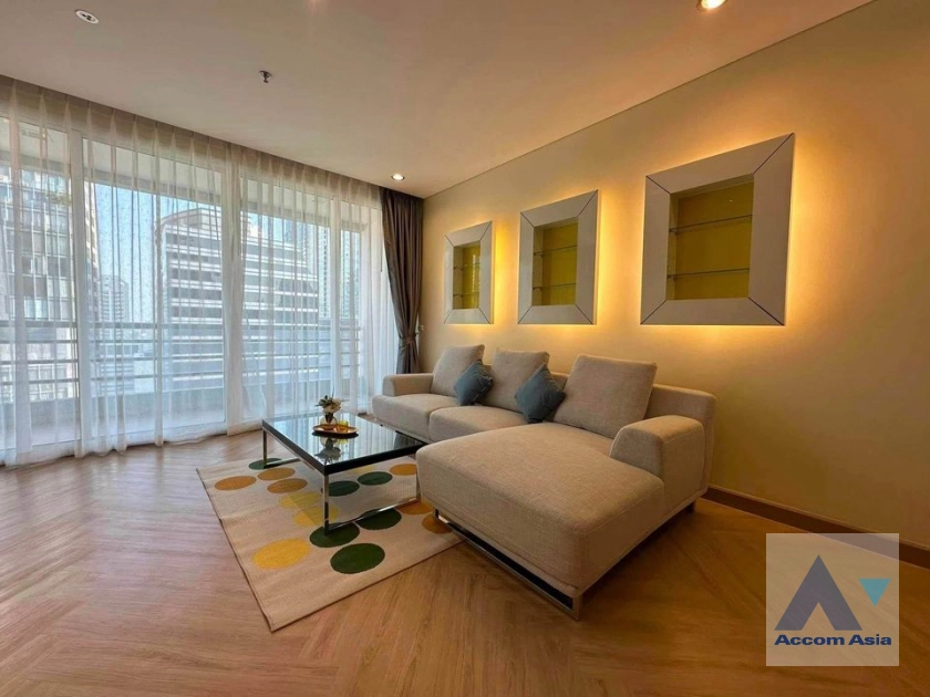  3 Bedrooms  Condominium For Rent in Silom, Bangkok  near BTS Sala Daeng - MRT Silom (AA40154)