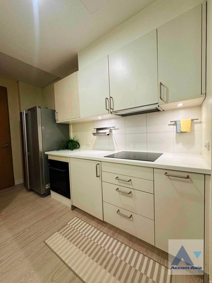 unit 3 Bedrooms  Condominium For Rent & Sale in Silom, Bangkok  near BTS Sala Daeng - MRT Silom (AA40154)