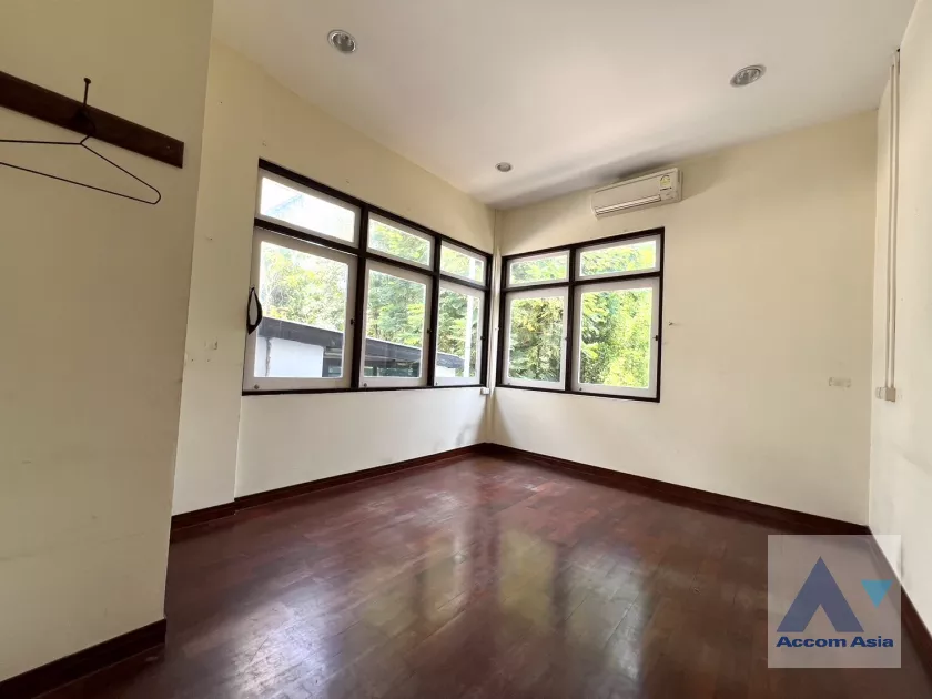 10  7 br House For Rent in phaholyothin ,Bangkok  AA40156
