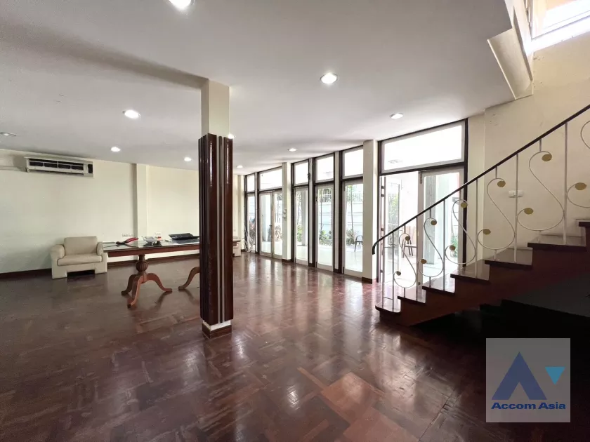 Home Office house for rent in Phaholyothin, Bangkok Code AA40156