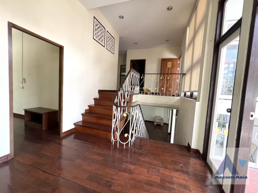 7  7 br House For Rent in phaholyothin ,Bangkok  AA40156