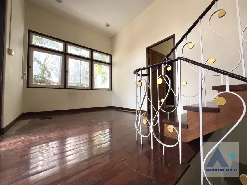 5  7 br House For Rent in phaholyothin ,Bangkok  AA40156