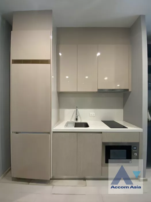 unit 1 Bedroom  Condominium For Rent in Ploenchit, Bangkok  near BTS Ploenchit (AA40158)