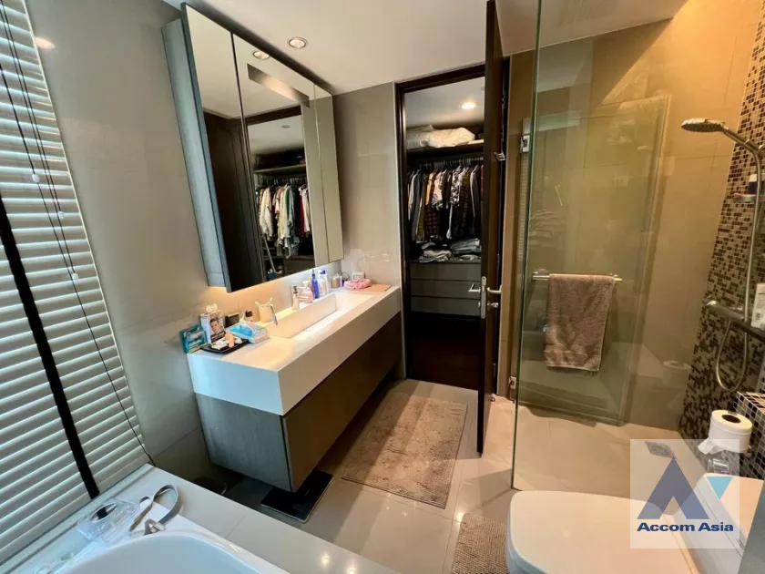 11  3 br Condominium For Sale in Charoen Nakhon ,Bangkok BTS Krung Thon Buri at WaterMark Chaophraya River AA40161