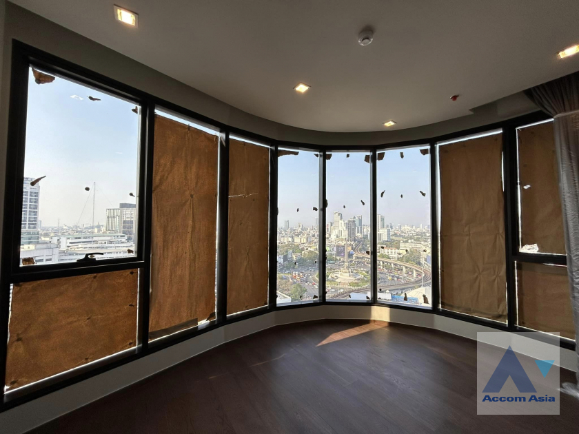  2 Bedrooms  Condominium For Sale in Phaholyothin, Bangkok  near BTS Victory Monument (AA40162)