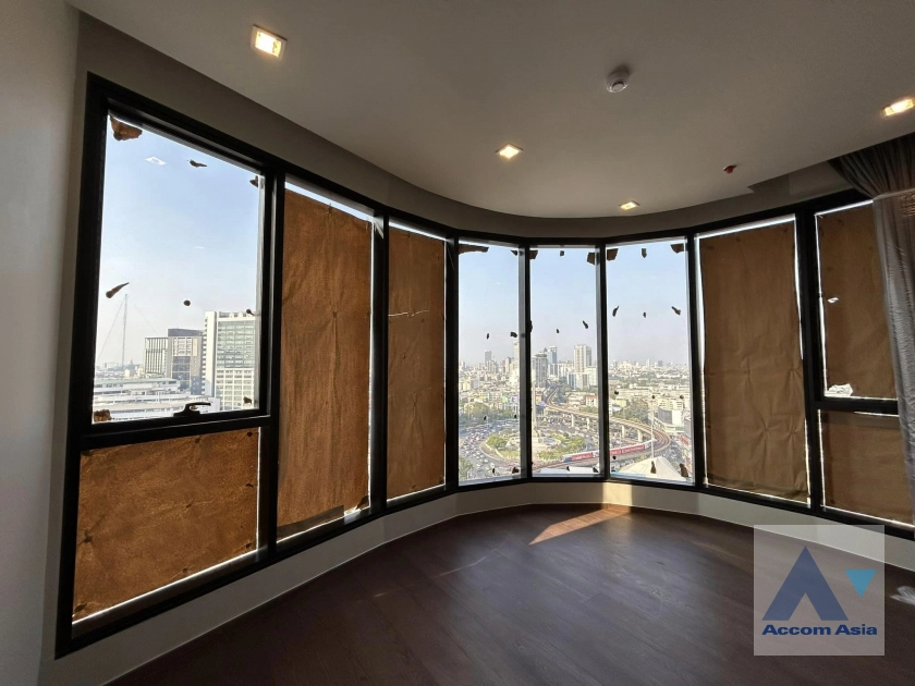 unit 2 Bedrooms  Condominium For Sale in Phaholyothin, Bangkok  near BTS Victory Monument (AA40162)