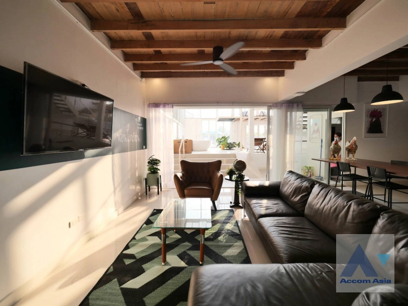 unit 3 Bedrooms  House For Rent & Sale in Sukhumvit, Bangkok  near BTS On Nut (AA40164)