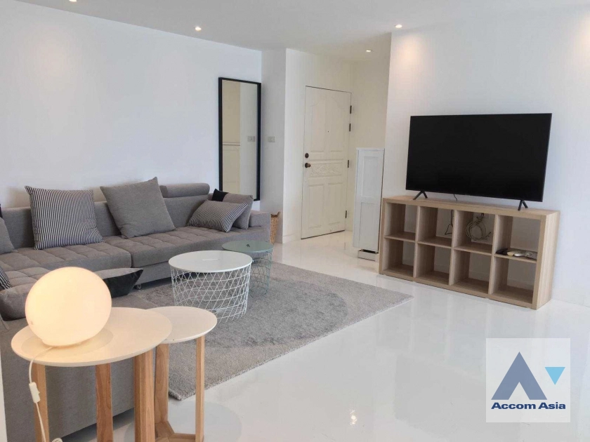 unit 3 Bedrooms  Condominium For Sale in Sukhumvit, Bangkok  near BTS Phrom Phong (AA40173)
