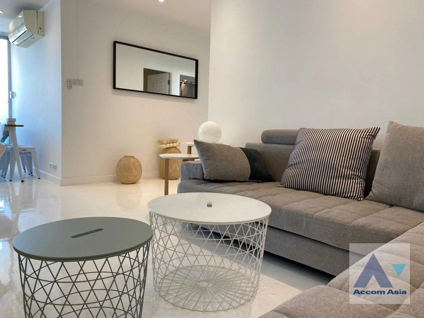 unit 3 Bedrooms  Condominium For Sale in Sukhumvit, Bangkok  near BTS Phrom Phong (AA40173)