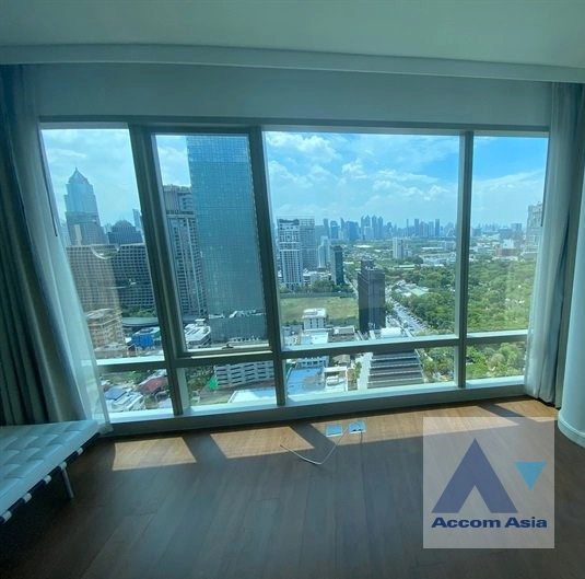 Huge Terrace |  3 Bedrooms  Condominium For Rent in Ploenchit, Bangkok  near BTS Ratchadamri (AA40176)