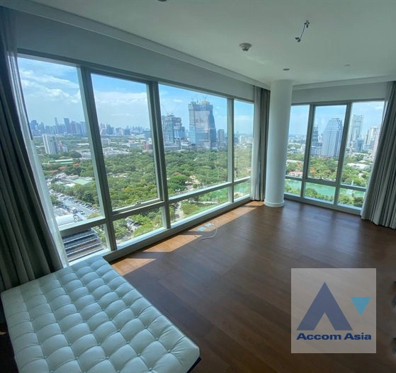 unitHuge Terrace |  3 Bedrooms  Condominium For Rent in Ploenchit, Bangkok  near BTS Ratchadamri - MRT Silom (AA40176)