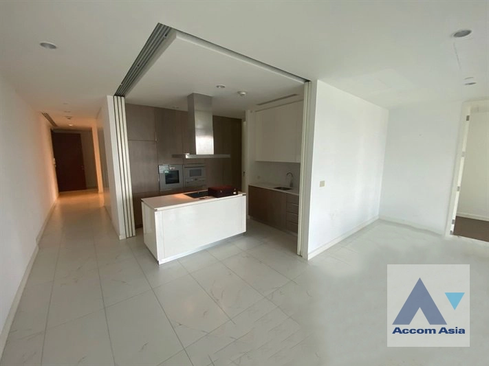 unitHuge Terrace |  3 Bedrooms  Condominium For Rent in Ploenchit, Bangkok  near BTS Ratchadamri - MRT Silom (AA40176)
