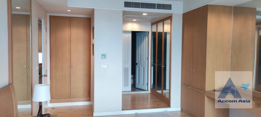 Fully Furnished |  1 Bedroom  Condominium For Sale in Charoennakorn, Bangkok  near BTS Krung Thon Buri (AA40182)