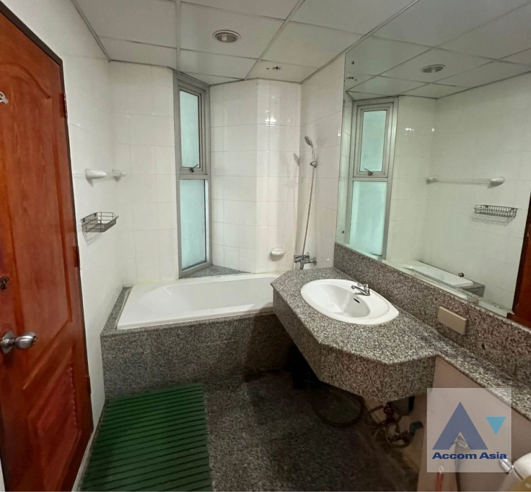 7  2 br Condominium For Sale in Silom ,Bangkok BTS Surasak at Sathorn House AA40183