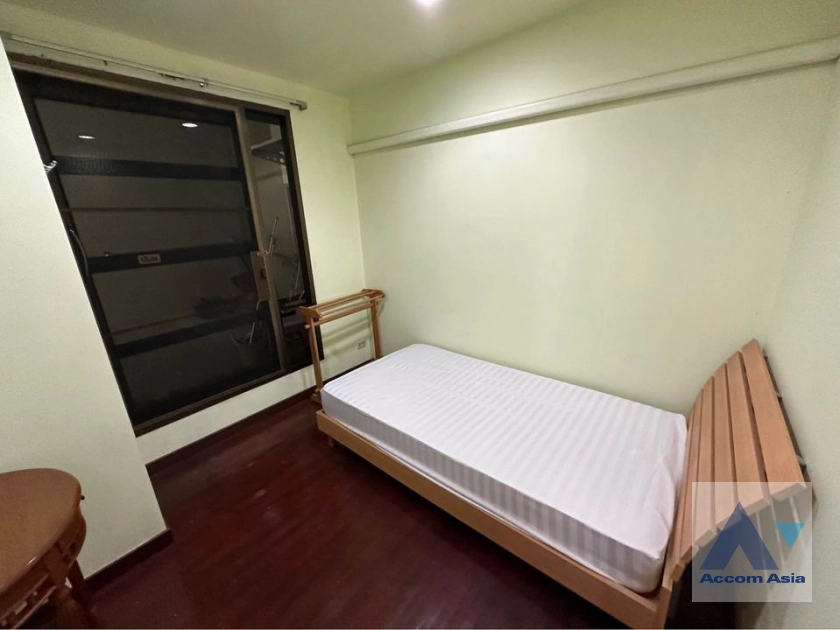 6  2 br Condominium For Sale in Silom ,Bangkok BTS Surasak at Sathorn House AA40183