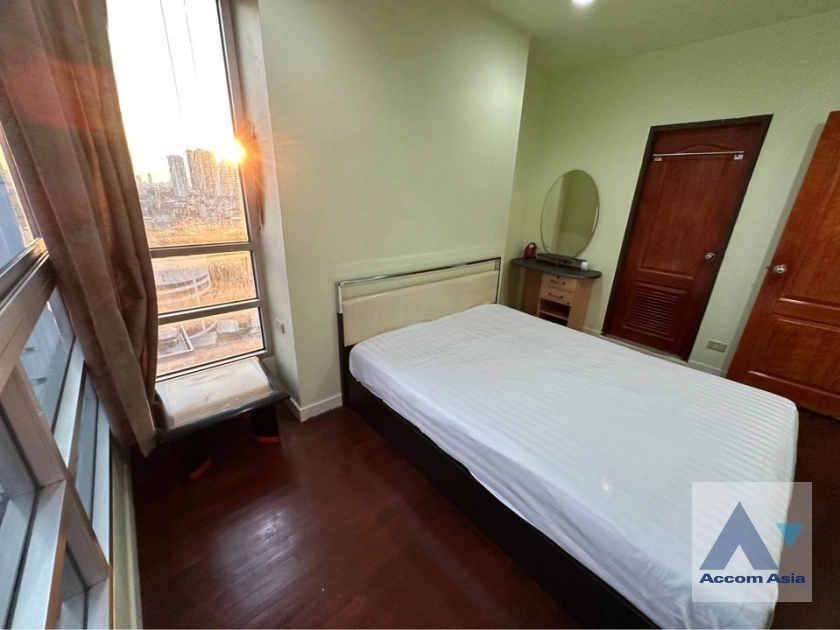 5  2 br Condominium For Sale in Silom ,Bangkok BTS Surasak at Sathorn House AA40183