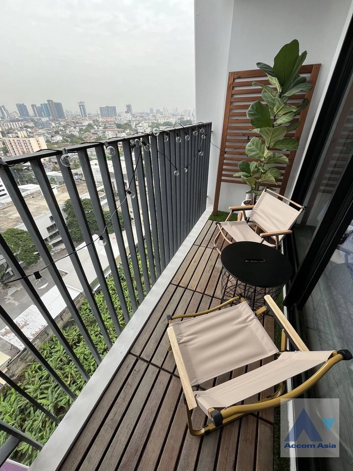  1 Bedroom  Condominium For Sale in Sukhumvit, Bangkok  near BTS Ekkamai (AA40200)