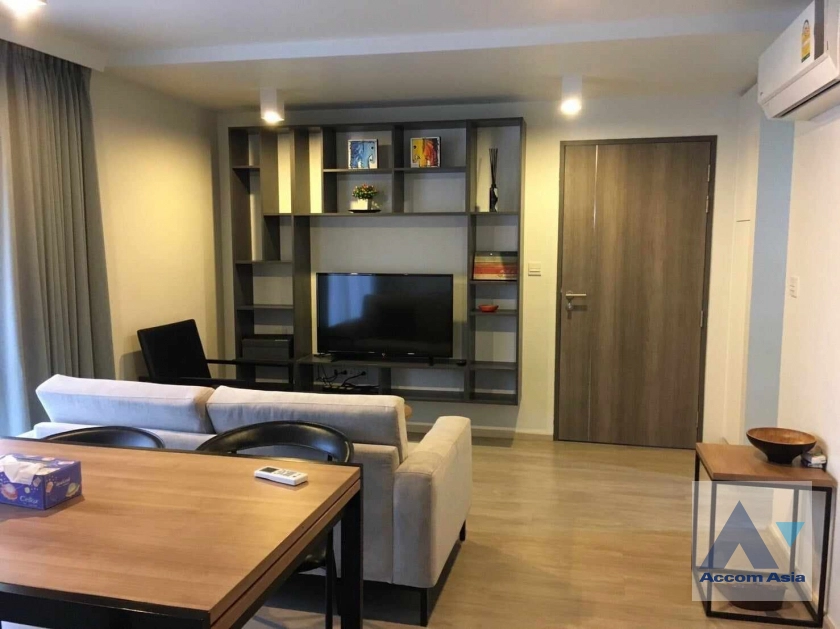 Fully Furnished, Corner Unit, Pet friendly |  2 Bedrooms  Condominium For Rent in Ploenchit, Bangkok  near BTS Ploenchit (AA40219)