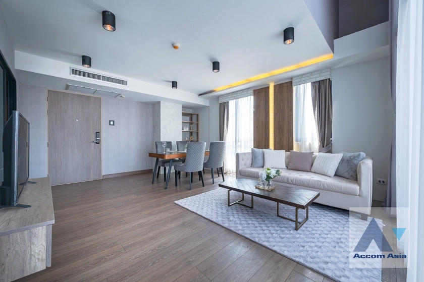 Triplex |  3 Bedrooms  Condominium For Sale in Sukhumvit, Bangkok  near BTS Punnawithi (AA40228)
