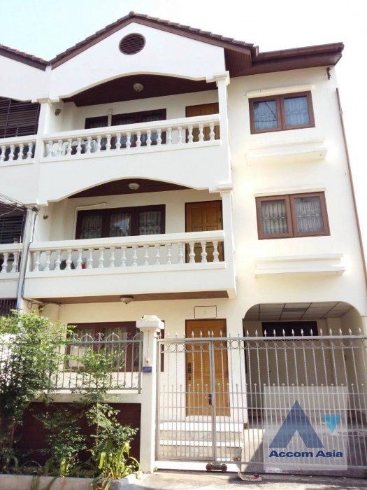 4 Bedrooms  House For Rent & Sale in Sukhumvit, Bangkok  near BTS Phra khanong (AA40229)