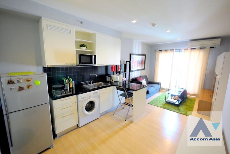 unit 1 Bedroom  Condominium For Rent in Sathorn, Bangkok  near BTS Chong Nonsi (AA40237)
