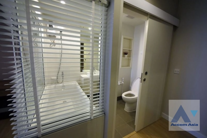 unit 1 Bedroom  Condominium For Rent in Sathorn, Bangkok  near BTS Chong Nonsi (AA40237)