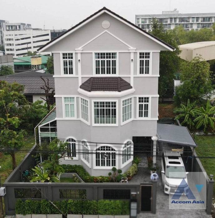  4 Bedrooms  House For Sale in Bangna, Bangkok  near BTS Bang Na (AA40241)