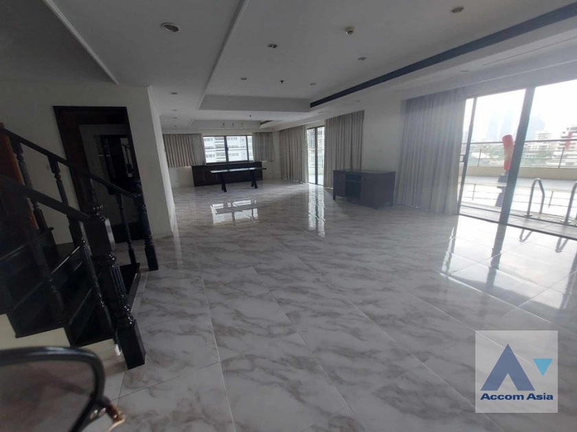 unit 3 Bedrooms  Condominium For Rent in Sukhumvit, Bangkok  near BTS Phrom Phong (AA40245)