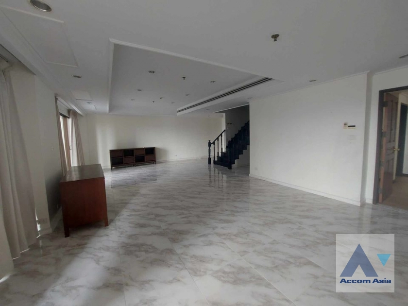 unit 3 Bedrooms  Condominium For Rent in Sukhumvit, Bangkok  near BTS Phrom Phong (AA40245)
