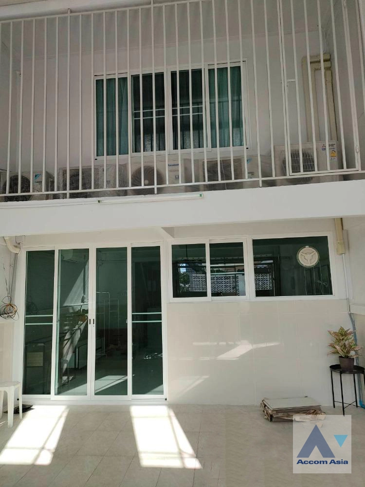 15  3 br Townhouse For Rent in charoenkrung ,Bangkok BTS Saphan Taksin AA40246
