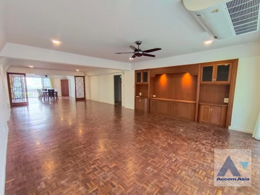 unitSpacious apartment with full classic wood décor at Prem Mansion Apartment (AA40247)