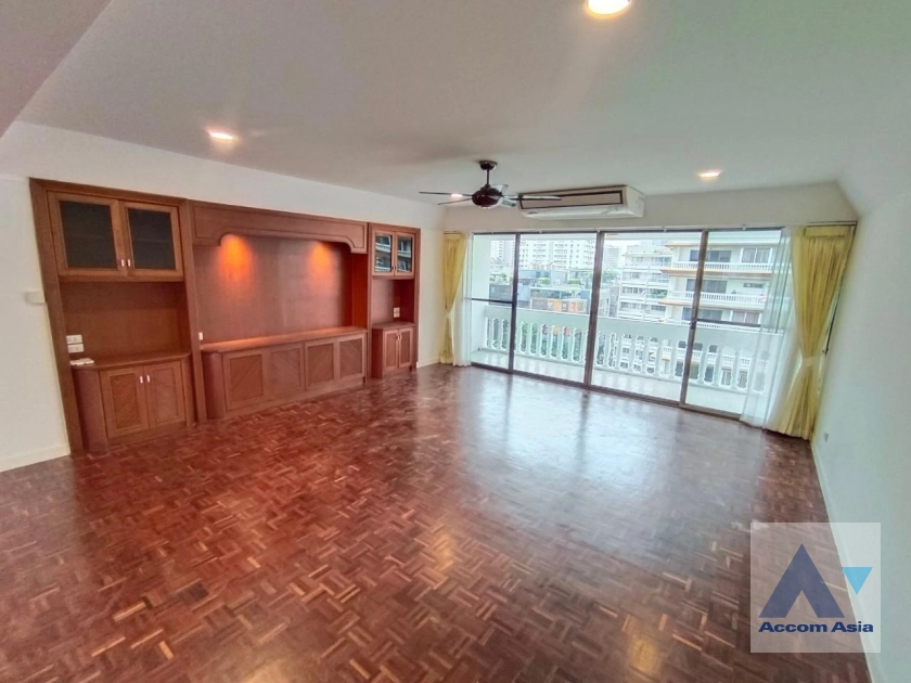  3 Bedrooms  Apartment For Rent in Sukhumvit, Bangkok  near BTS Asok - MRT Sukhumvit (AA40247)