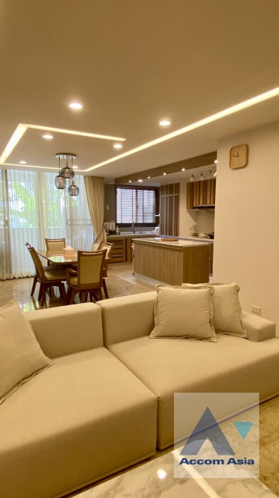  3 Bedrooms  Condominium For Rent in Sukhumvit, Bangkok  near BTS Phrom Phong (AA40254)