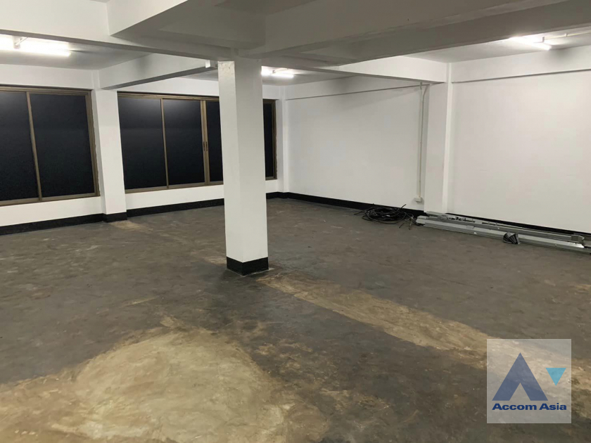  1  Building For Rent in Silom ,Bangkok BTS Chong Nonsi - MRT Silom AA40255