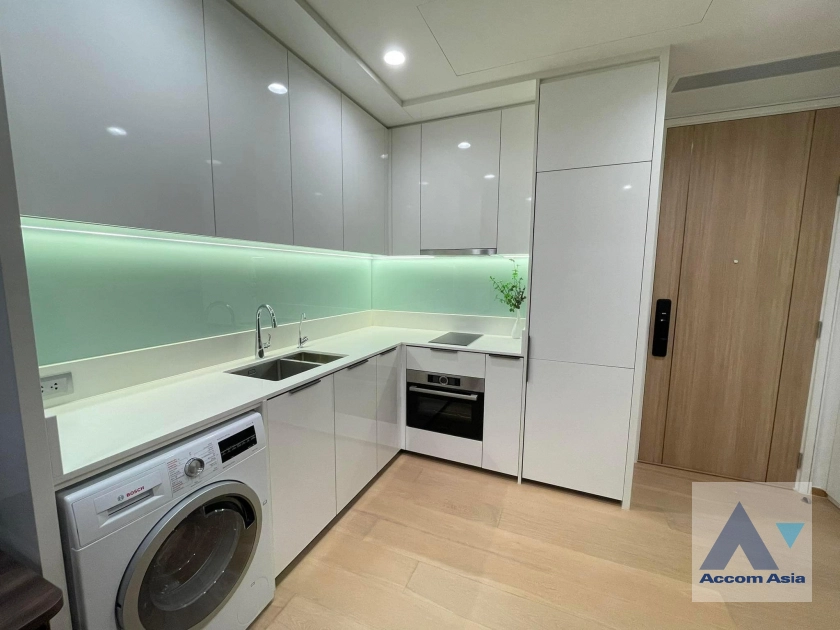  1 Bedroom  Condominium For Sale in Silom, Bangkok  near BTS Chong Nonsi (AA40256)