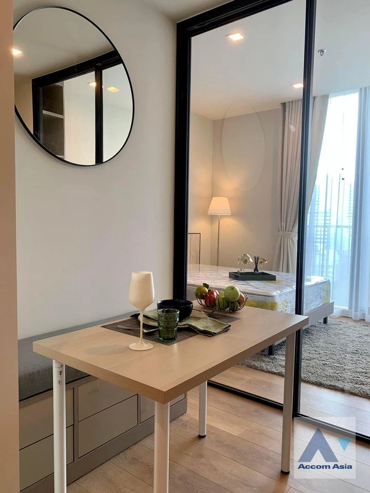 Noble Around Sukhumvit 33 Condominium  1 Bedroom for Sale BTS Phrom Phong in Sukhumvit Bangkok