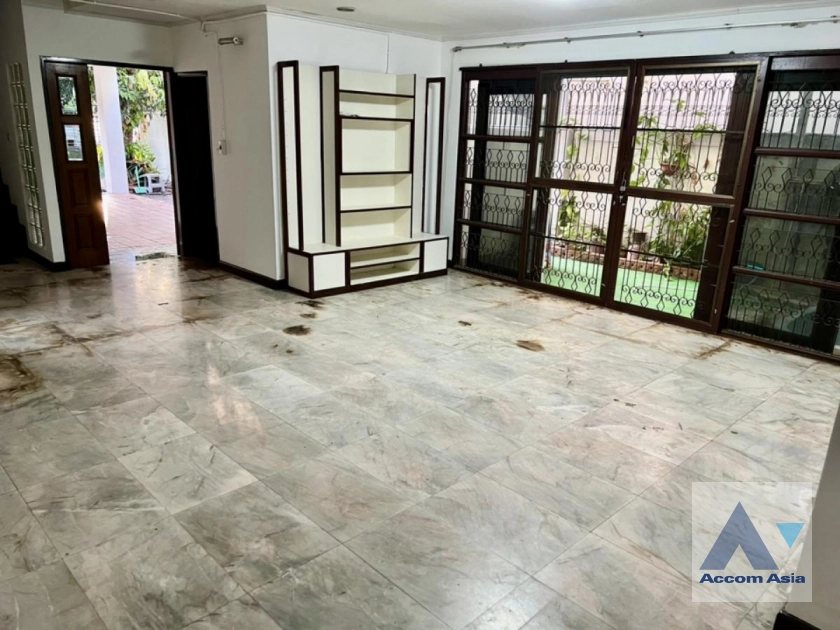  1  4 br Townhouse For Rent in Phaholyothin ,Bangkok MRT Lat Phrao AA40265