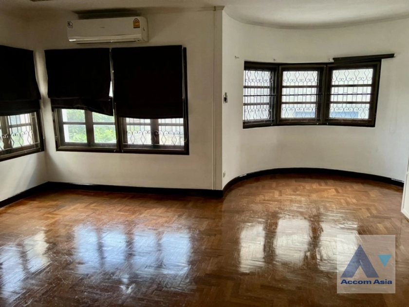 7  4 br Townhouse For Rent in phaholyothin ,Bangkok MRT Lat Phrao AA40265