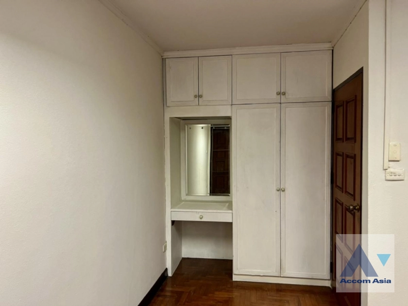 15  4 br Townhouse For Rent in Phaholyothin ,Bangkok MRT Lat Phrao AA40265