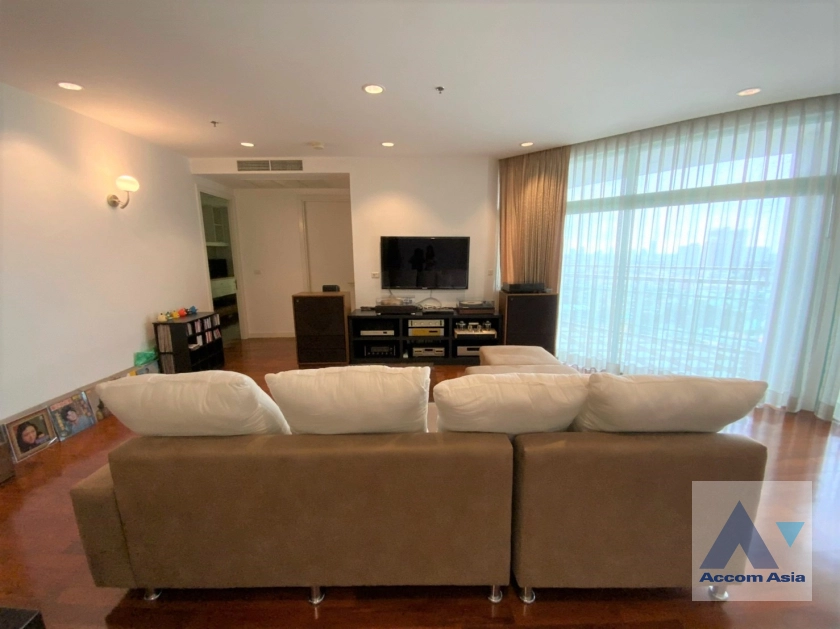  3 Bedrooms  Condominium For Rent in Charoenkrung, Bangkok  near BTS Saphan Taksin (AA40270)
