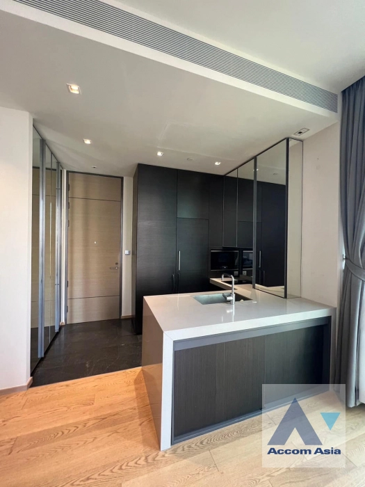 unit Modern condominium with dark accents and full glass shower at 28 Chidlom (AA40276)