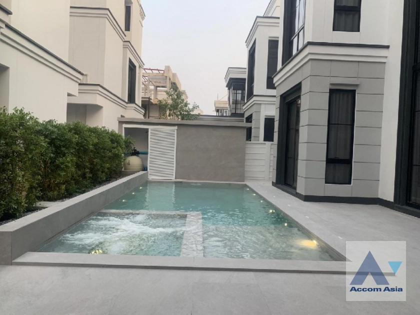 Private Swimming Pool |  4 Bedrooms  House For Rent & Sale in Pattanakarn, Bangkok  near ARL Ban Thap Chang (AA40282)