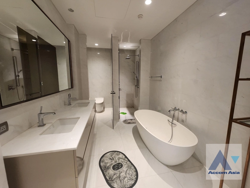 8  2 br Condominium For Sale in Ploenchit ,Bangkok BTS Chitlom at The Residences at Sindhorn Kempinski Hotel Bangkok AA40285