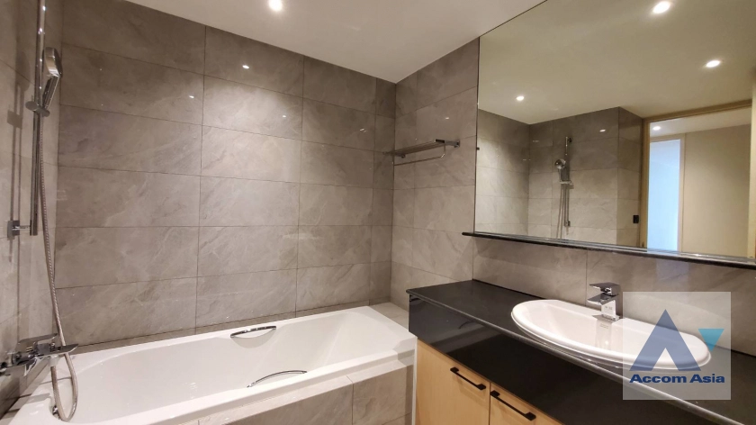 7  3 br Apartment For Rent in Sathorn ,Bangkok BTS Sala Daeng - MRT Lumphini at Children Dreaming Place - Garden AA40288