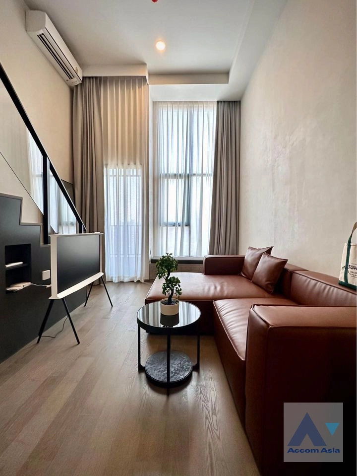  1 Bedroom  Condominium For Rent in Silom, Bangkok  (AA40294)