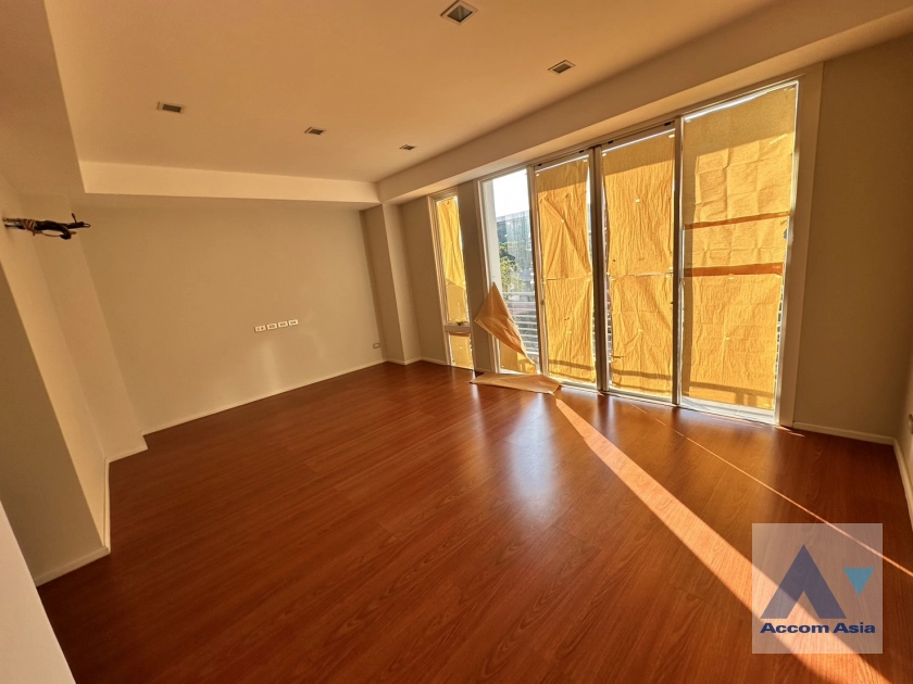 6  3 br Townhouse For Sale in Sathorn ,Bangkok BRT Thanon Chan at Luxury Townhome Sathu Pradit 12 AA40314